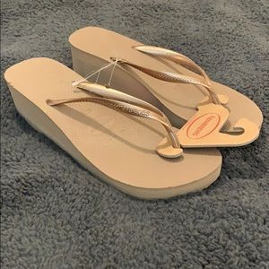 NEW! Havaianas rose gold sandal